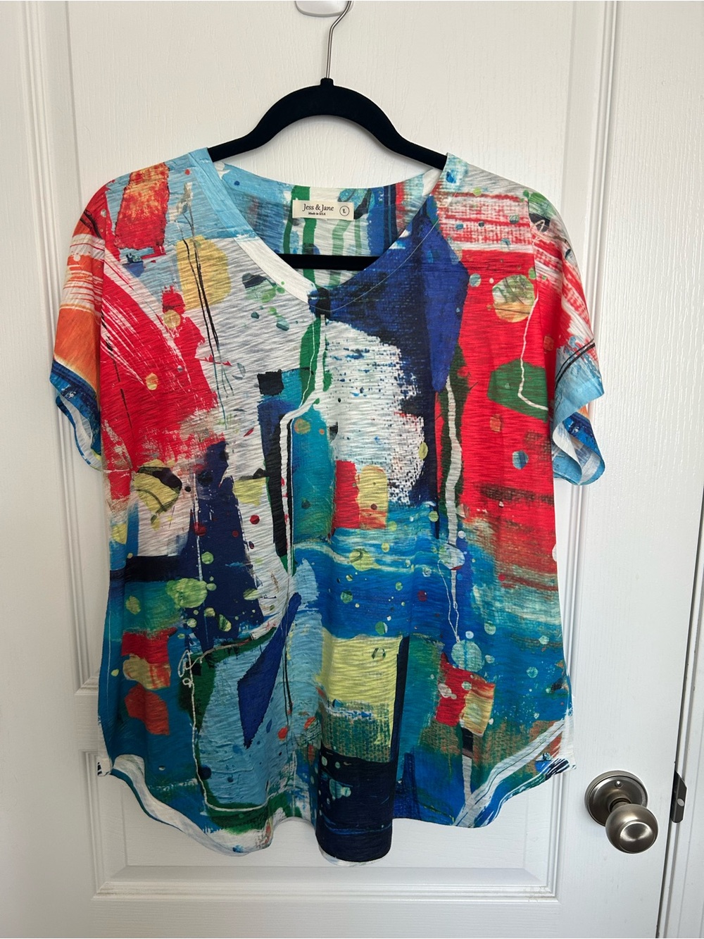 Jess & Jane Multicolor Abstract V-Neck Short Sleeve Tee